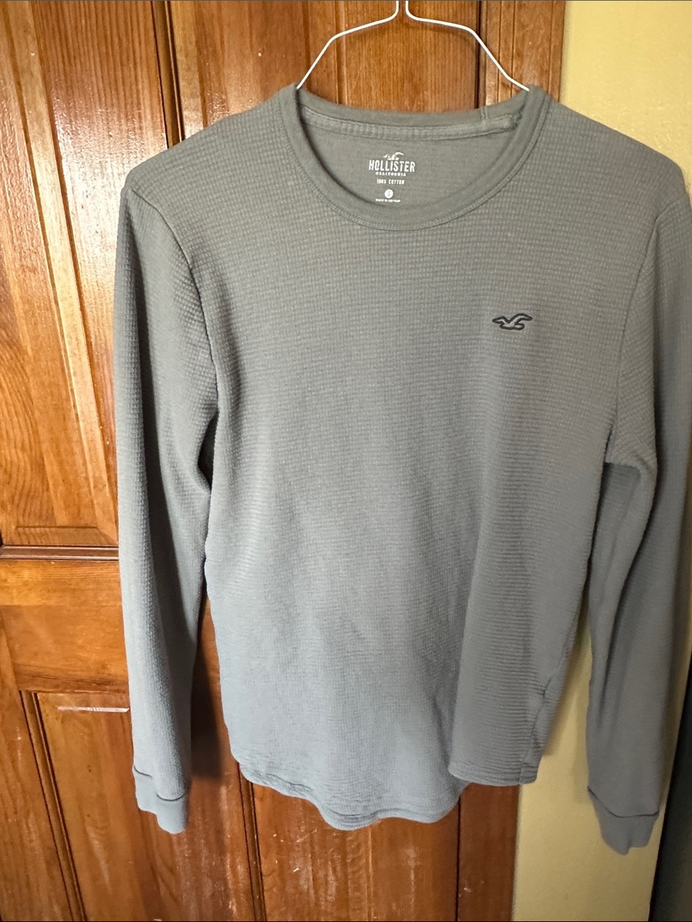 Hollister Men's Long-Sleeve Waffle Crew in Light Gray slight mark in picture 2